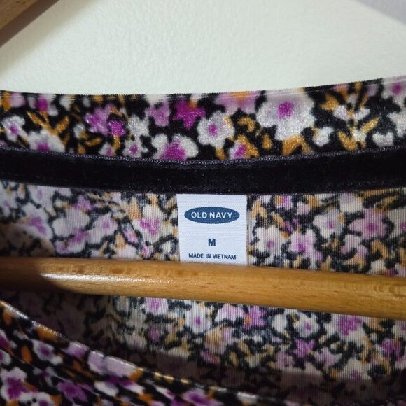LIKE NEW OLD NAVY VELVETY DITSY FLORAL TEE SIZE M - Picture 12 of 15